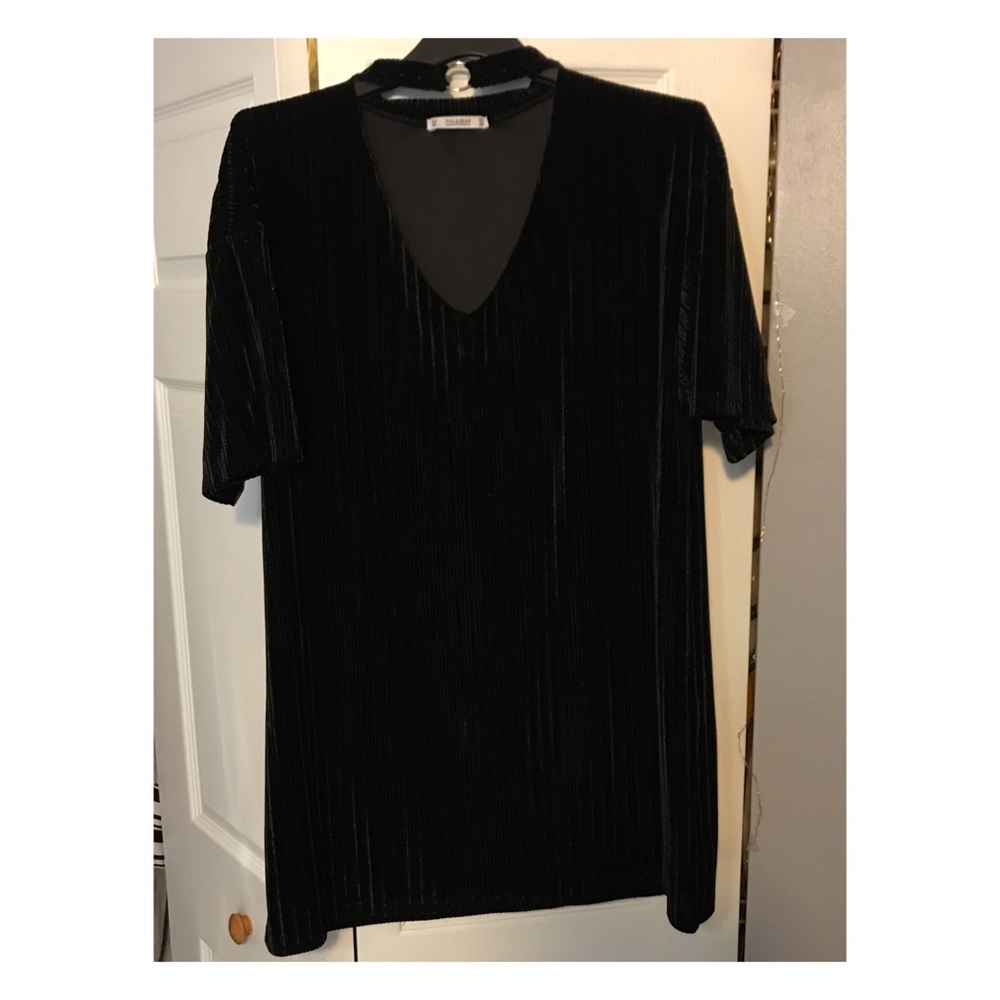 Velvet dress with key hole neckline